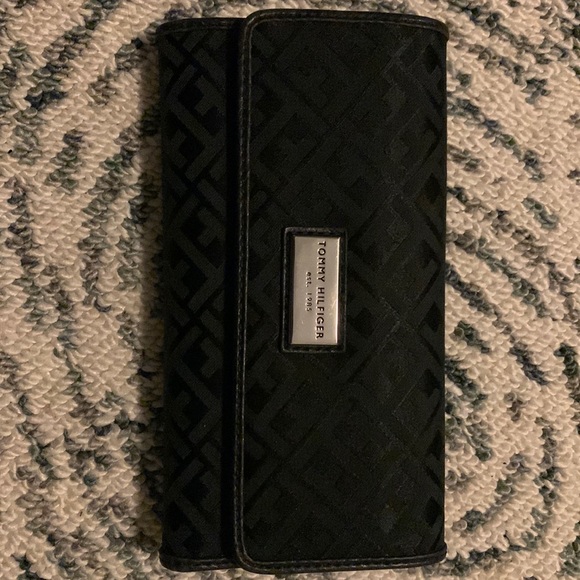 Tommy Hilfigher wallet with card insert. - Picture 1 of 7